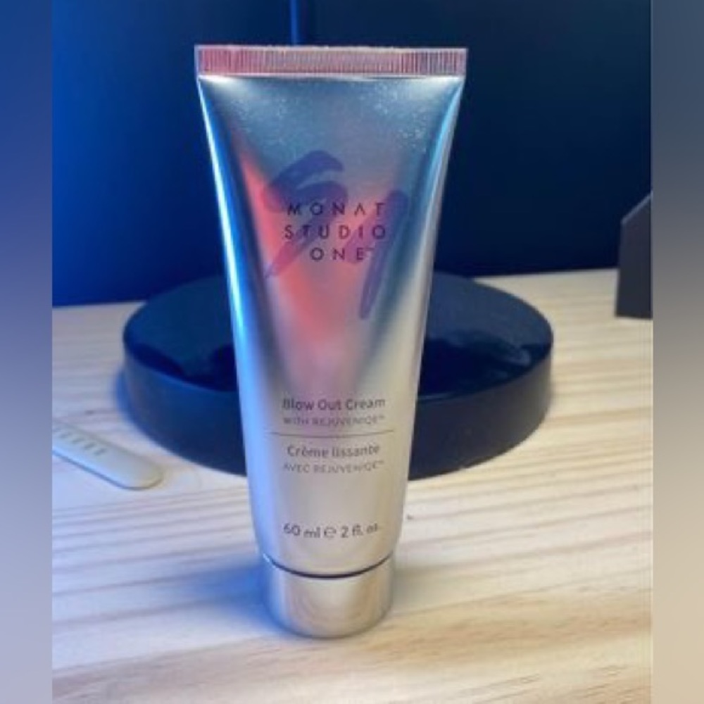 Monat mini blow out cream